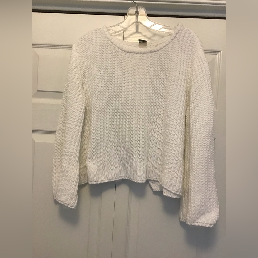 EUC Roxy white boardwalk show wrap back sweater with bell sleeves size large.